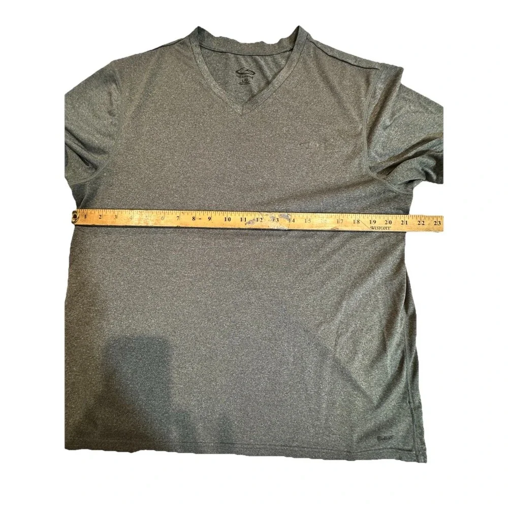 Lot of 4 Men's V-Neck T-Shirts Under Armour Banana Republic C9 Hanes L XL M